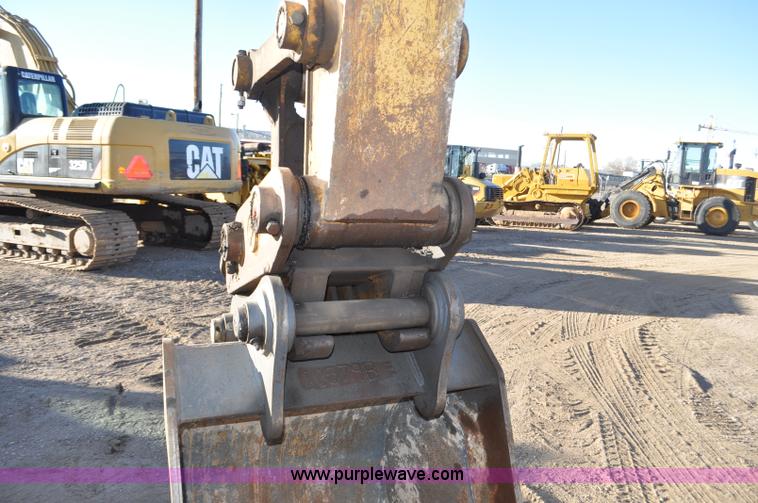 image for item F2172 1998 John Deere 230LC excavator