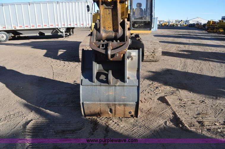 image for item F2172 1998 John Deere 230LC excavator