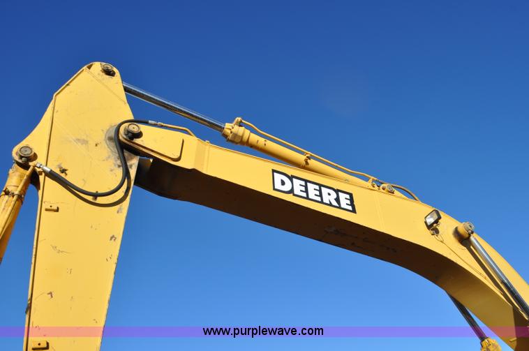 image for item F2172 1998 John Deere 230LC excavator