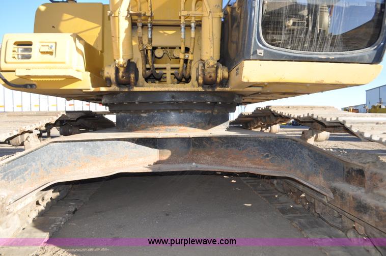 image for item F2172 1998 John Deere 230LC excavator