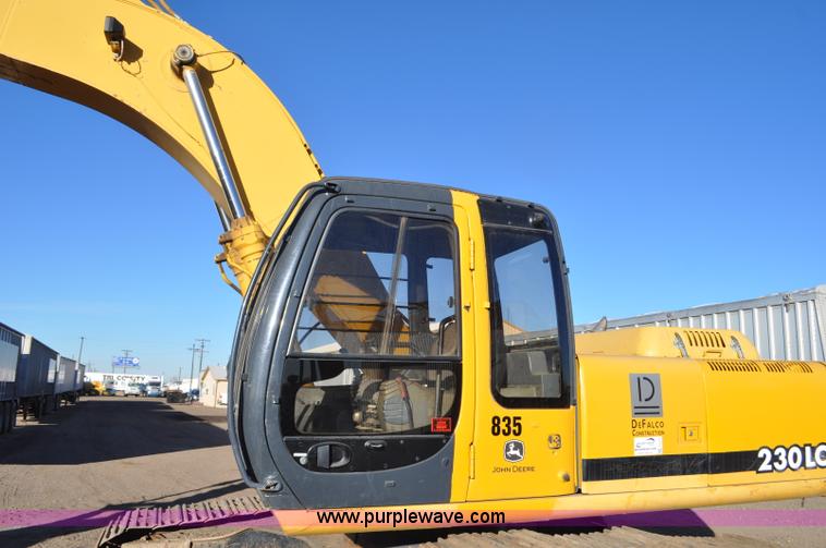 image for item F2172 1998 John Deere 230LC excavator