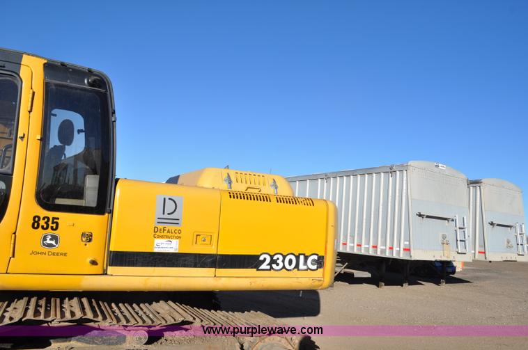 image for item F2172 1998 John Deere 230LC excavator