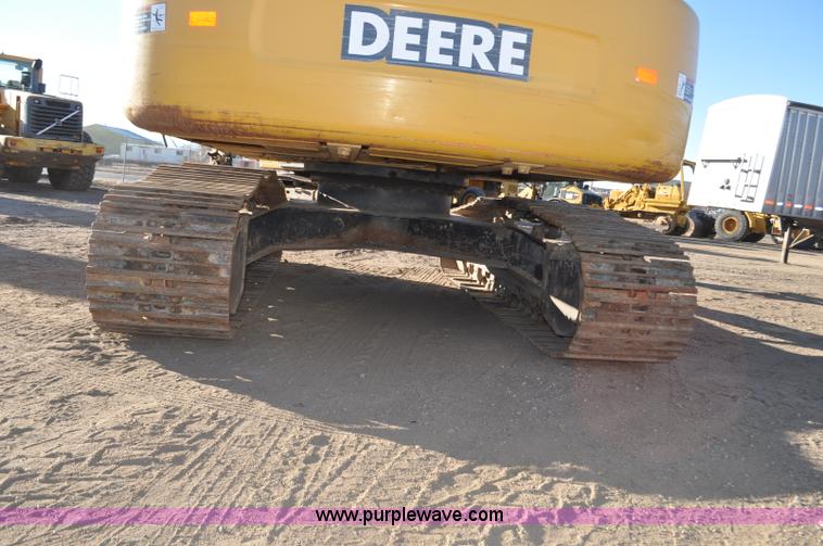 image for item F2172 1998 John Deere 230LC excavator