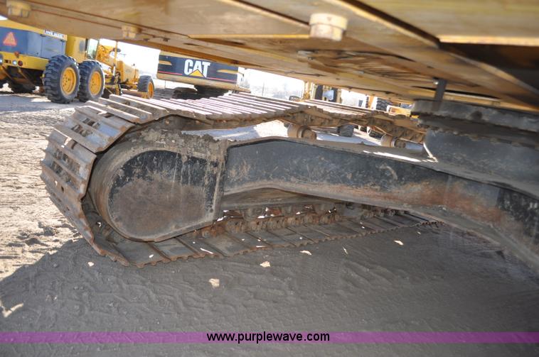 image for item F2172 1998 John Deere 230LC excavator