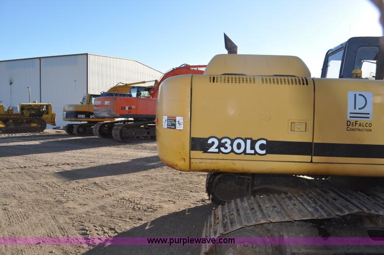 image for item F2172 1998 John Deere 230LC excavator