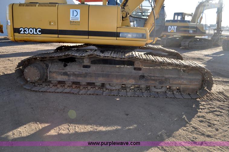 image for item F2172 1998 John Deere 230LC excavator