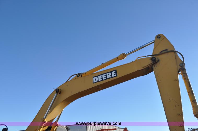 image for item F2172 1998 John Deere 230LC excavator