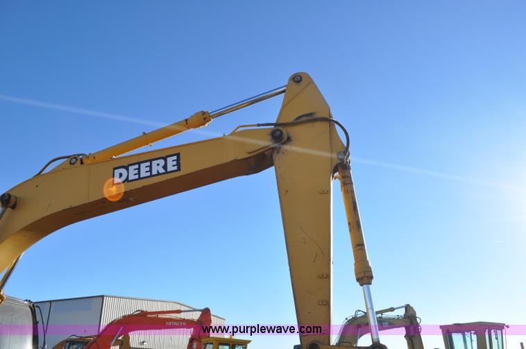 image for item F2172 1998 John Deere 230LC excavator
