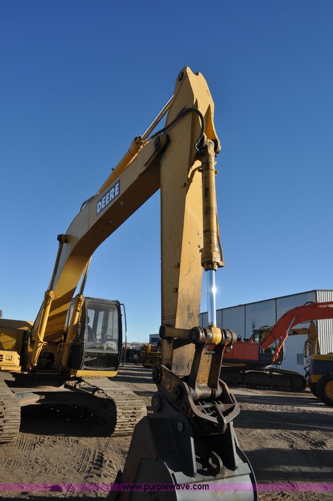 image for item F2172 1998 John Deere 230LC excavator