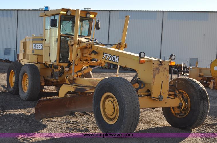 image for item F2174 1999 John Deere 772CH articulated motor grader