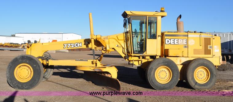 image for item F2174 1999 John Deere 772CH articulated motor grader