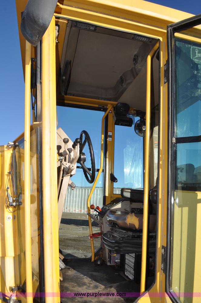 image for item F2174 1999 John Deere 772CH articulated motor grader