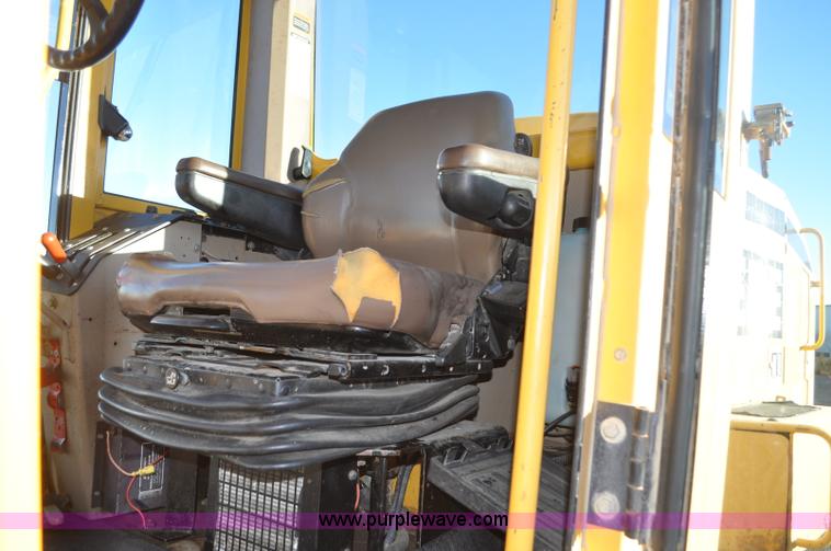 image for item F2174 1999 John Deere 772CH articulated motor grader