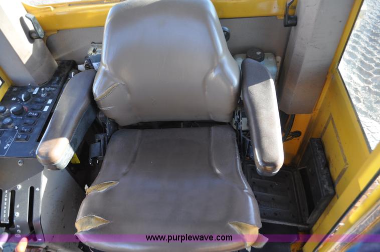 image for item F2174 1999 John Deere 772CH articulated motor grader