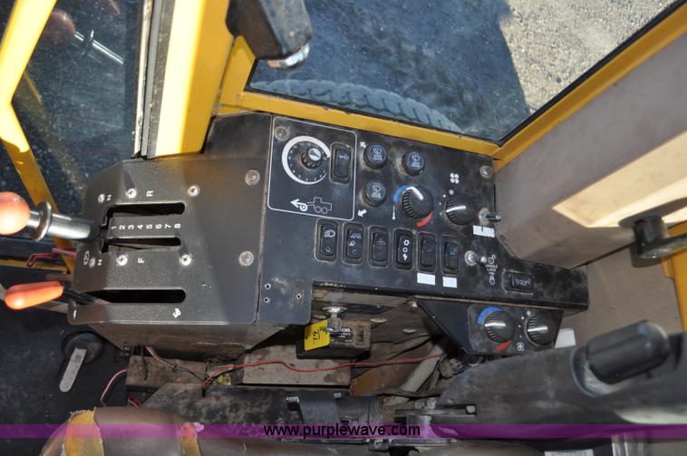 image for item F2174 1999 John Deere 772CH articulated motor grader