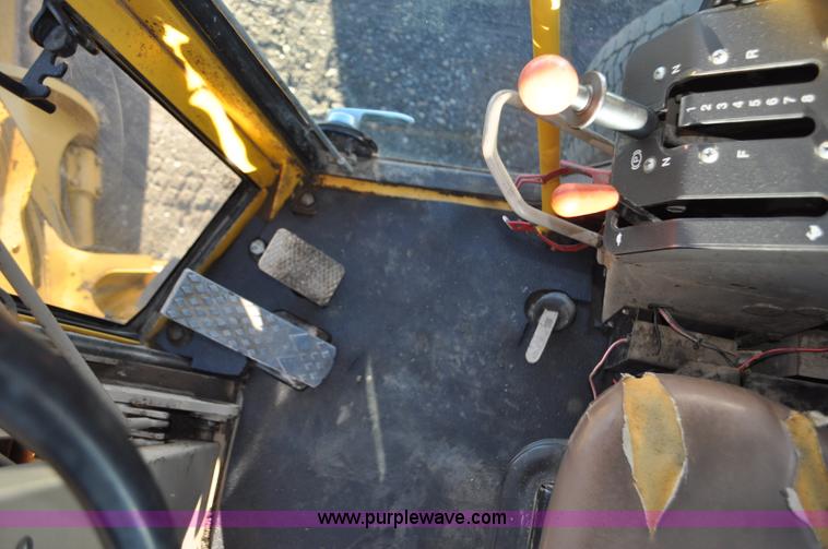 image for item F2174 1999 John Deere 772CH articulated motor grader