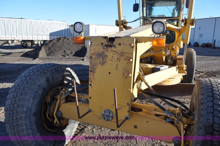 image for item F2174 1999 John Deere 772CH articulated motor grader