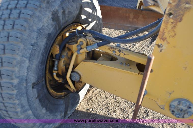 image for item F2174 1999 John Deere 772CH articulated motor grader