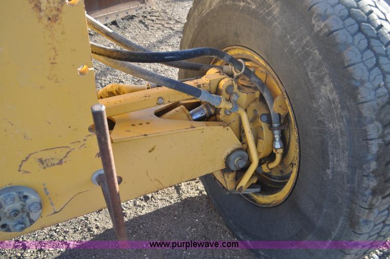 image for item F2174 1999 John Deere 772CH articulated motor grader