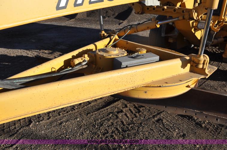 image for item F2174 1999 John Deere 772CH articulated motor grader