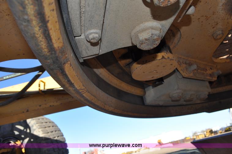 image for item F2174 1999 John Deere 772CH articulated motor grader