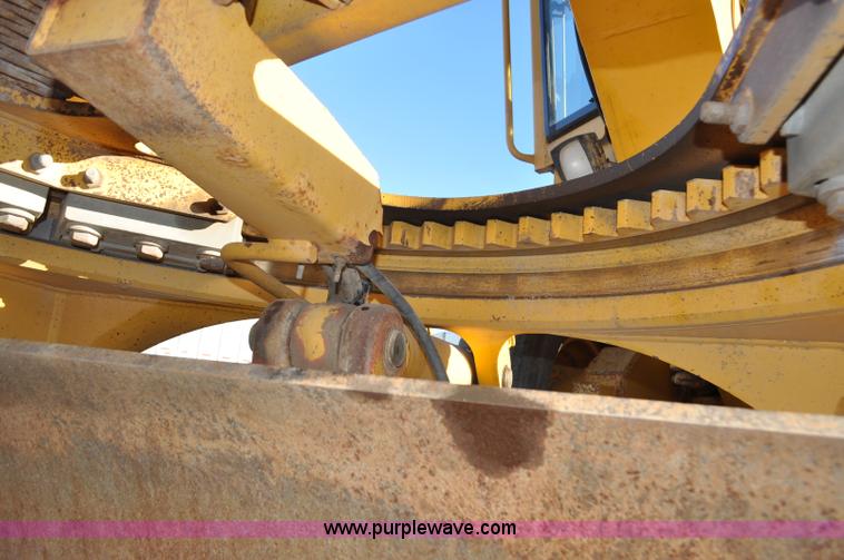 image for item F2174 1999 John Deere 772CH articulated motor grader