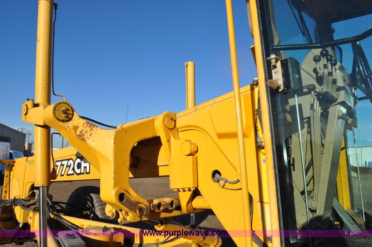 image for item F2174 1999 John Deere 772CH articulated motor grader
