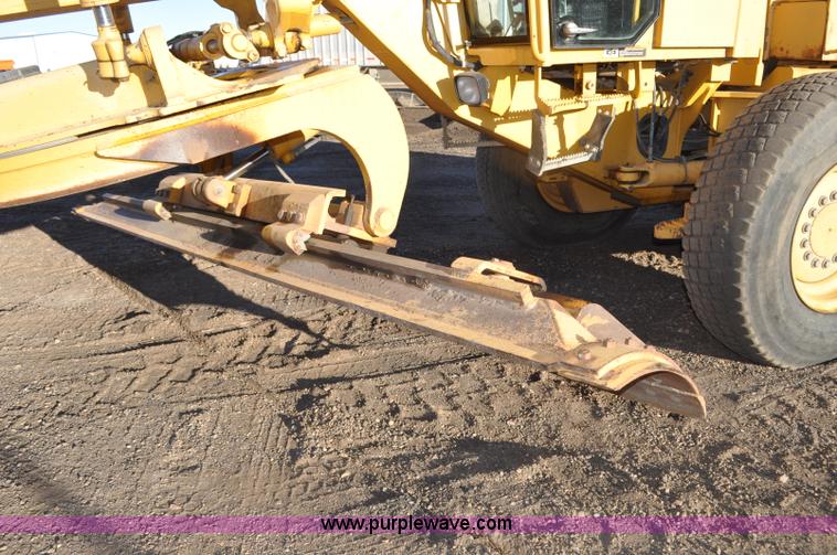 image for item F2174 1999 John Deere 772CH articulated motor grader