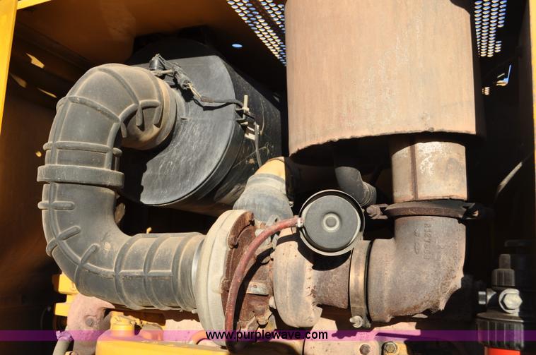 image for item F2174 1999 John Deere 772CH articulated motor grader