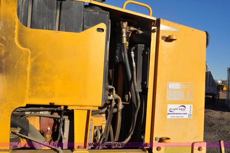 image for item F2174 1999 John Deere 772CH articulated motor grader