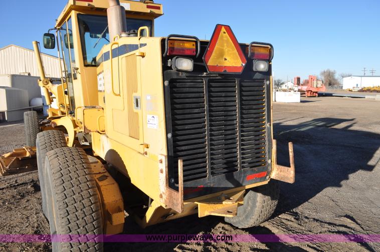 image for item F2174 1999 John Deere 772CH articulated motor grader