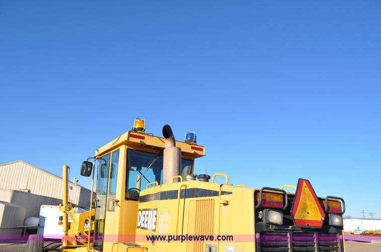 image for item F2174 1999 John Deere 772CH articulated motor grader