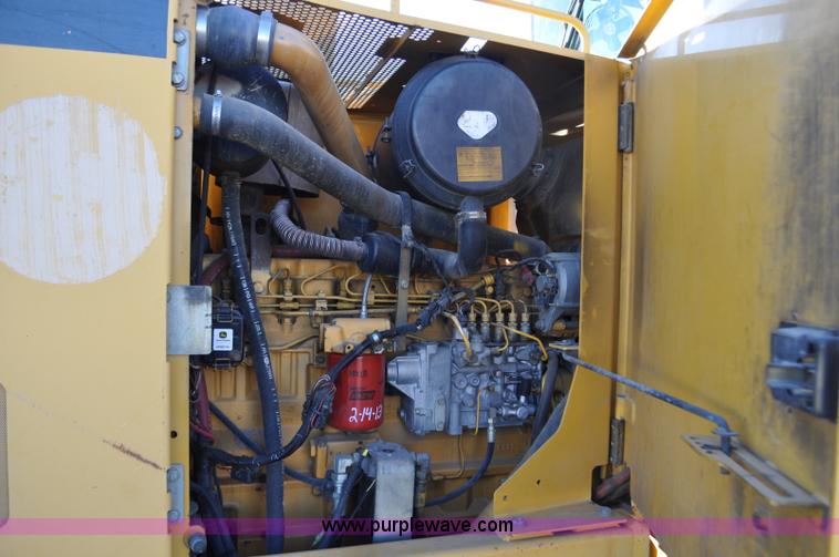 image for item F2174 1999 John Deere 772CH articulated motor grader