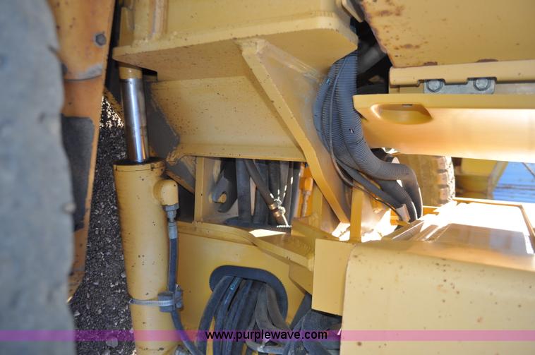 image for item F2174 1999 John Deere 772CH articulated motor grader