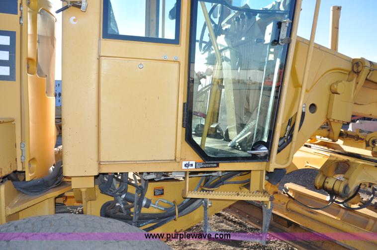 image for item F2174 1999 John Deere 772CH articulated motor grader