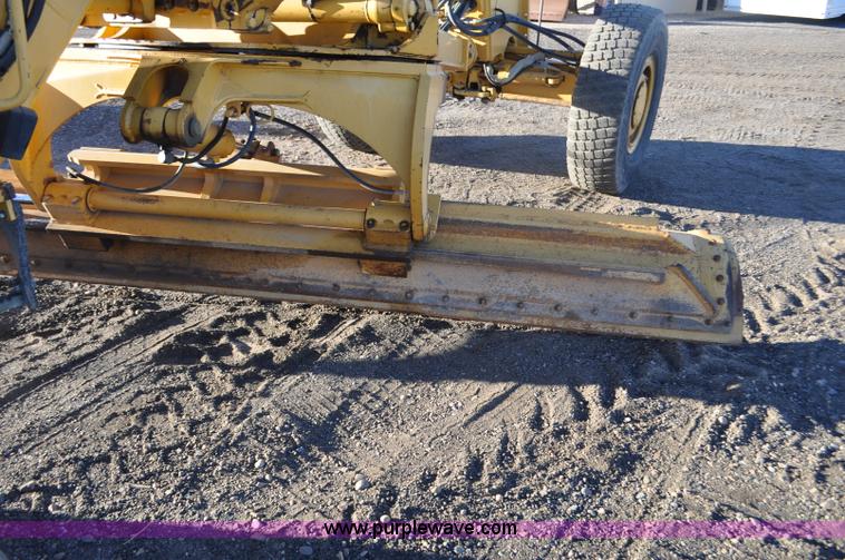 image for item F2174 1999 John Deere 772CH articulated motor grader