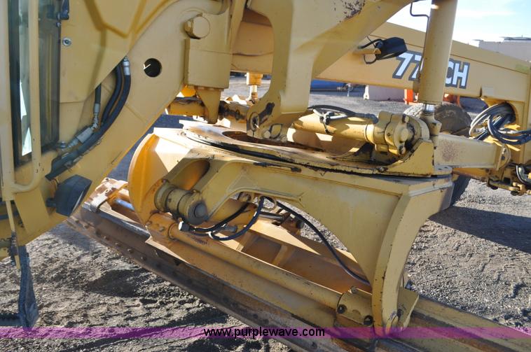 image for item F2174 1999 John Deere 772CH articulated motor grader