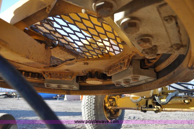 image for item F2174 1999 John Deere 772CH articulated motor grader