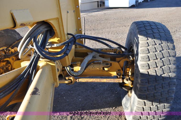 image for item F2174 1999 John Deere 772CH articulated motor grader
