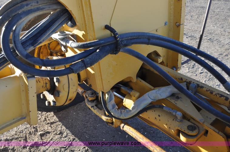 image for item F2174 1999 John Deere 772CH articulated motor grader