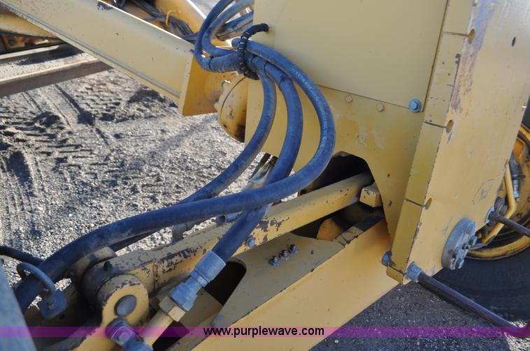 image for item F2174 1999 John Deere 772CH articulated motor grader