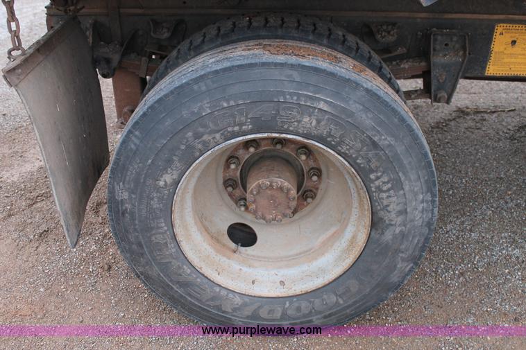 image for item H1672 1989 GMC TopKick C6000 dump truck