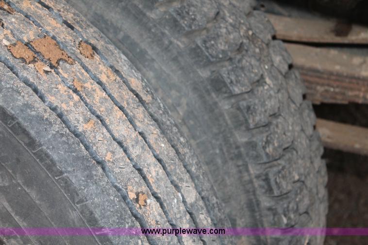 image for item H1672 1989 GMC TopKick C6000 dump truck