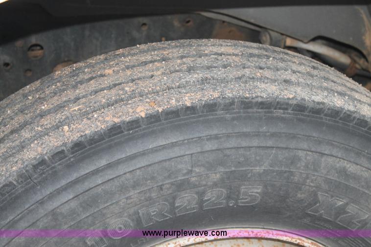 image for item H1672 1989 GMC TopKick C6000 dump truck