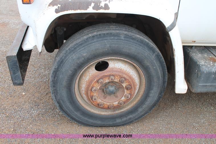 image for item H1672 1989 GMC TopKick C6000 dump truck