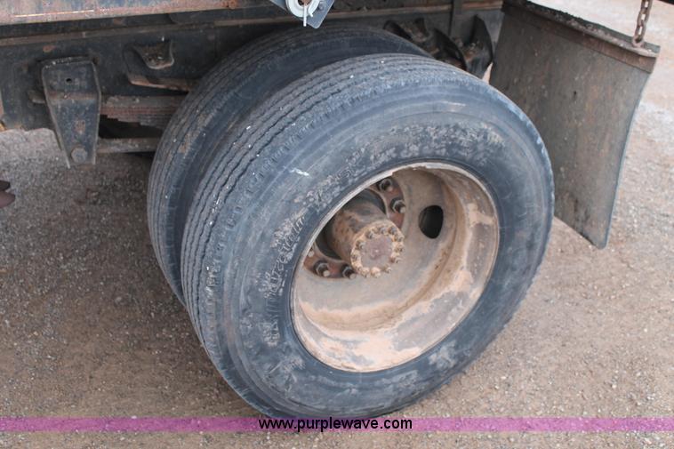 image for item H1672 1989 GMC TopKick C6000 dump truck