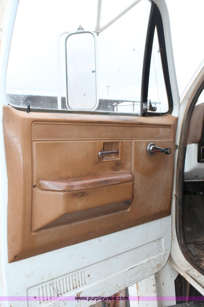 image for item H1672 1989 GMC TopKick C6000 dump truck