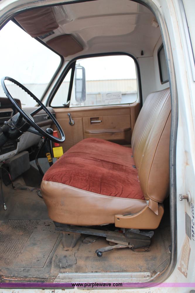 image for item H1672 1989 GMC TopKick C6000 dump truck