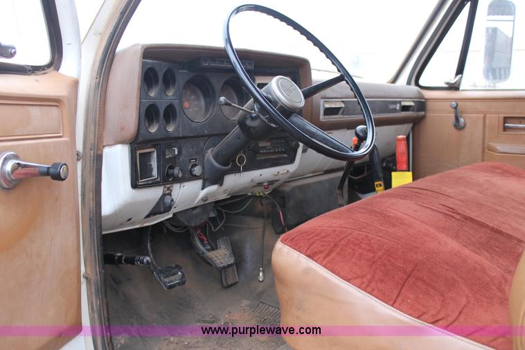 image for item H1672 1989 GMC TopKick C6000 dump truck