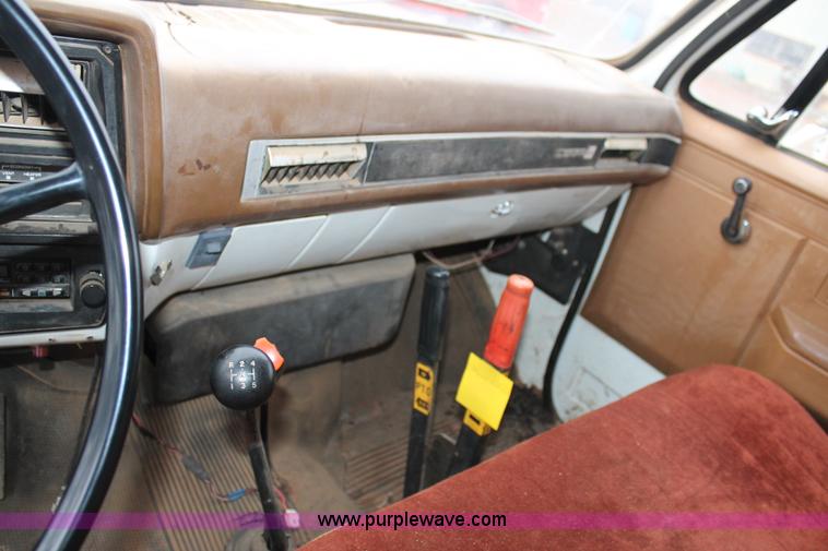 image for item H1672 1989 GMC TopKick C6000 dump truck